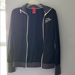 Black/white nike zip up size Sm